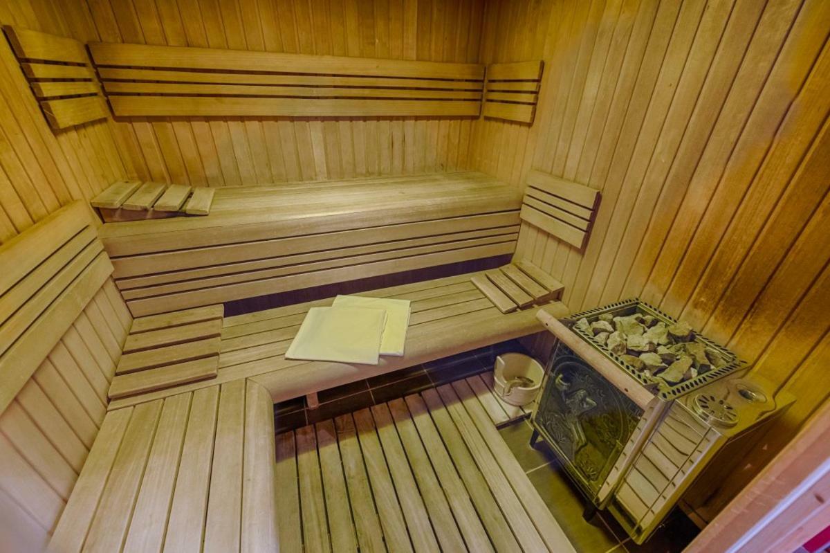 Hotel Zlaty Orel オストラヴィツェ エクステリア 写真