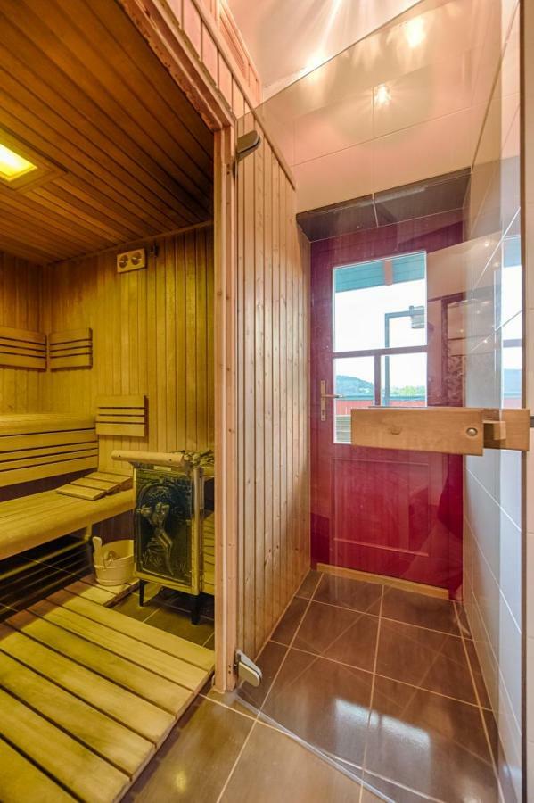 Hotel Zlaty Orel オストラヴィツェ エクステリア 写真