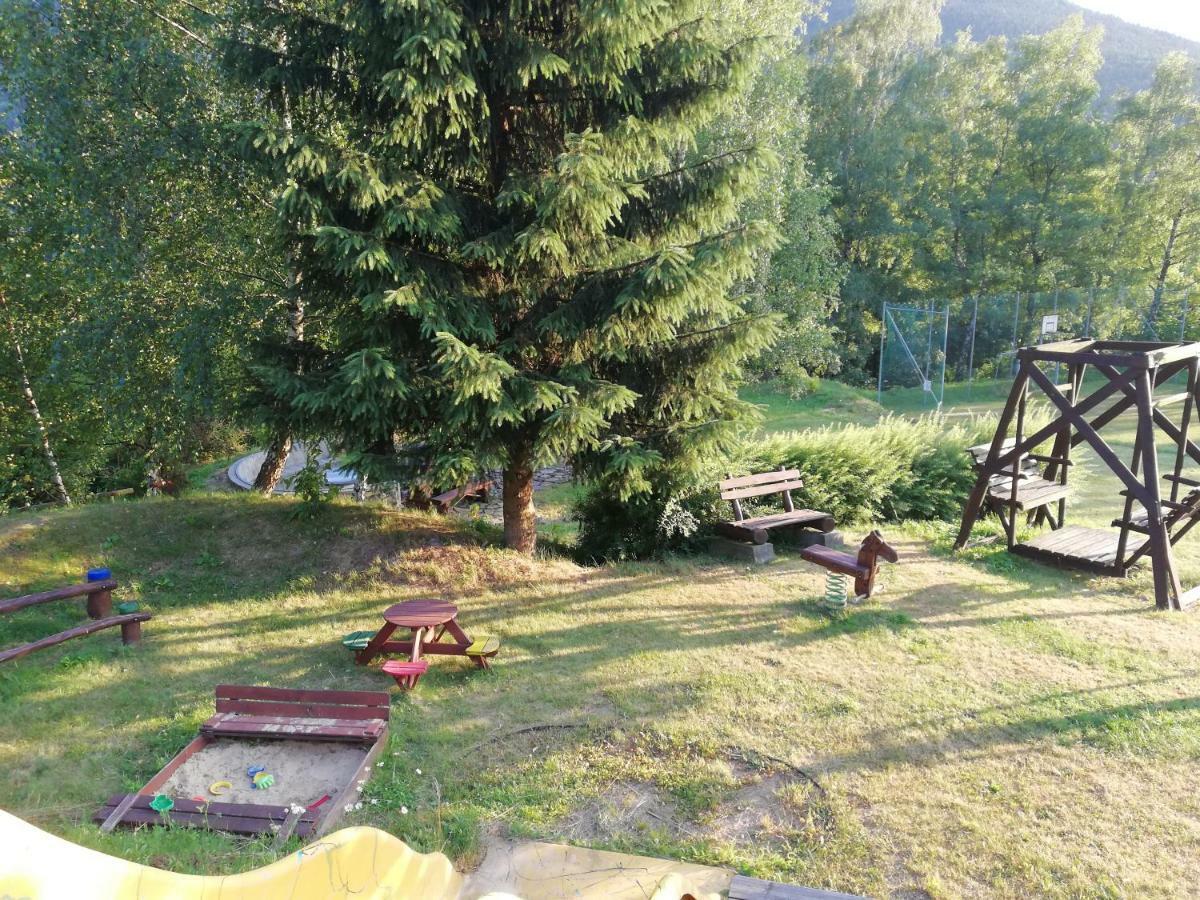 Hotel Zlaty Orel オストラヴィツェ エクステリア 写真