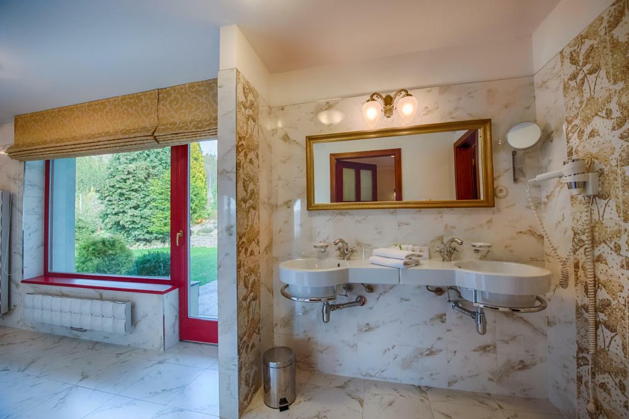 Hotel Zlaty Orel オストラヴィツェ エクステリア 写真