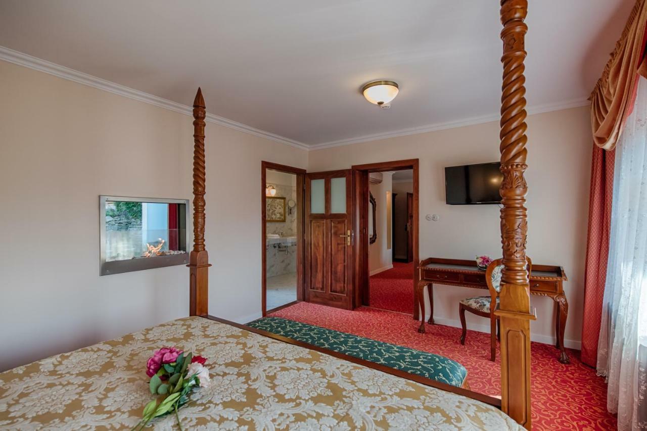 Hotel Zlaty Orel オストラヴィツェ エクステリア 写真