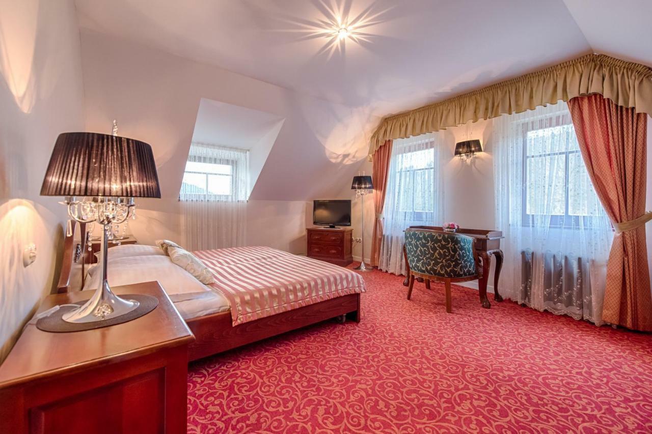 Hotel Zlaty Orel オストラヴィツェ エクステリア 写真