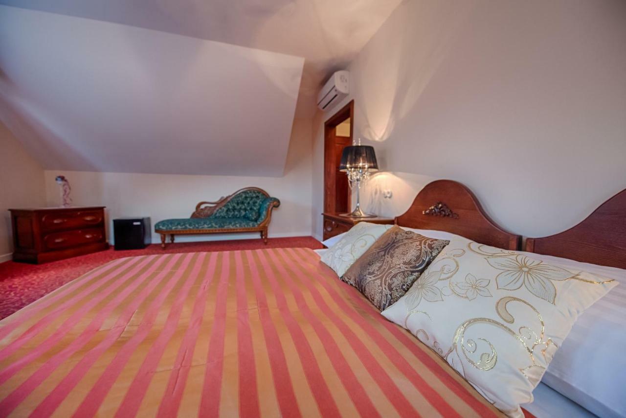 Hotel Zlaty Orel オストラヴィツェ エクステリア 写真