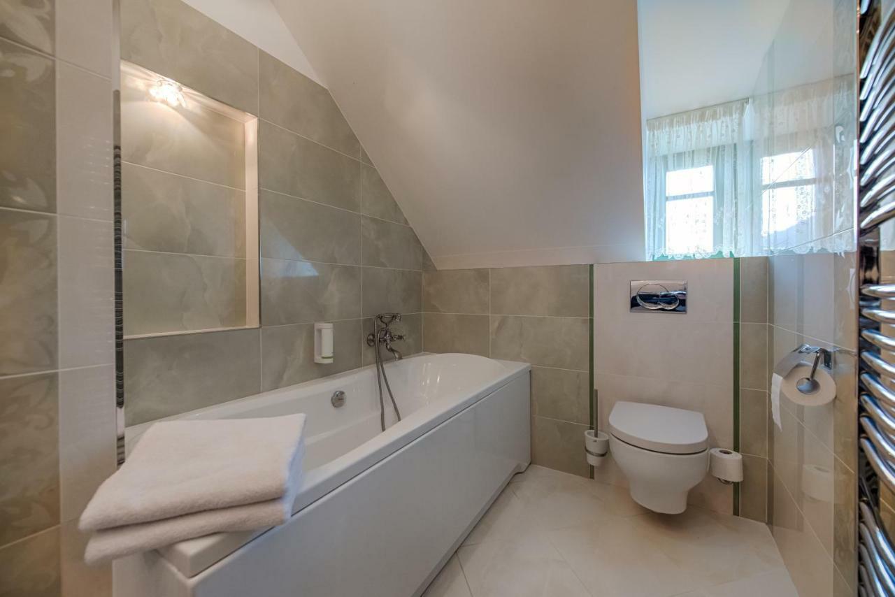 Hotel Zlaty Orel オストラヴィツェ エクステリア 写真