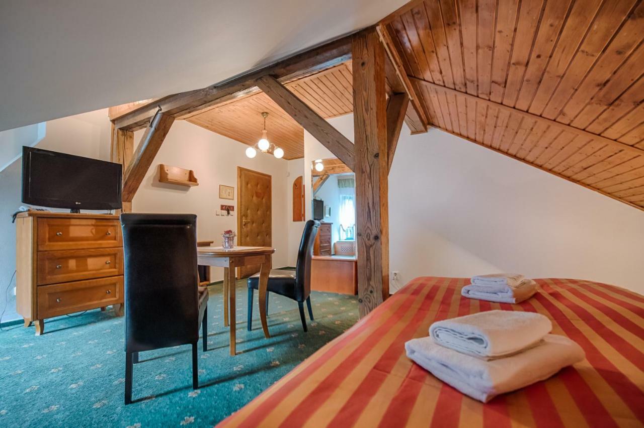 Hotel Zlaty Orel オストラヴィツェ エクステリア 写真