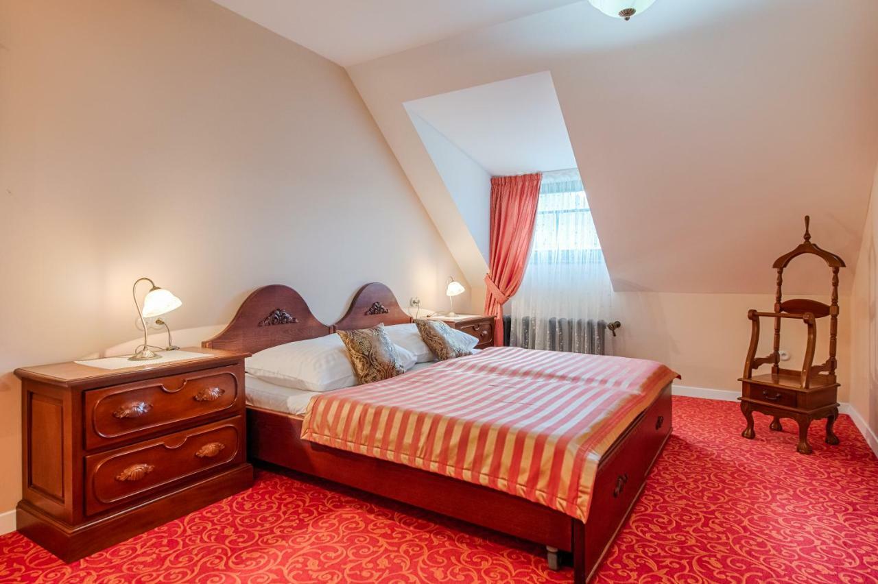Hotel Zlaty Orel オストラヴィツェ エクステリア 写真