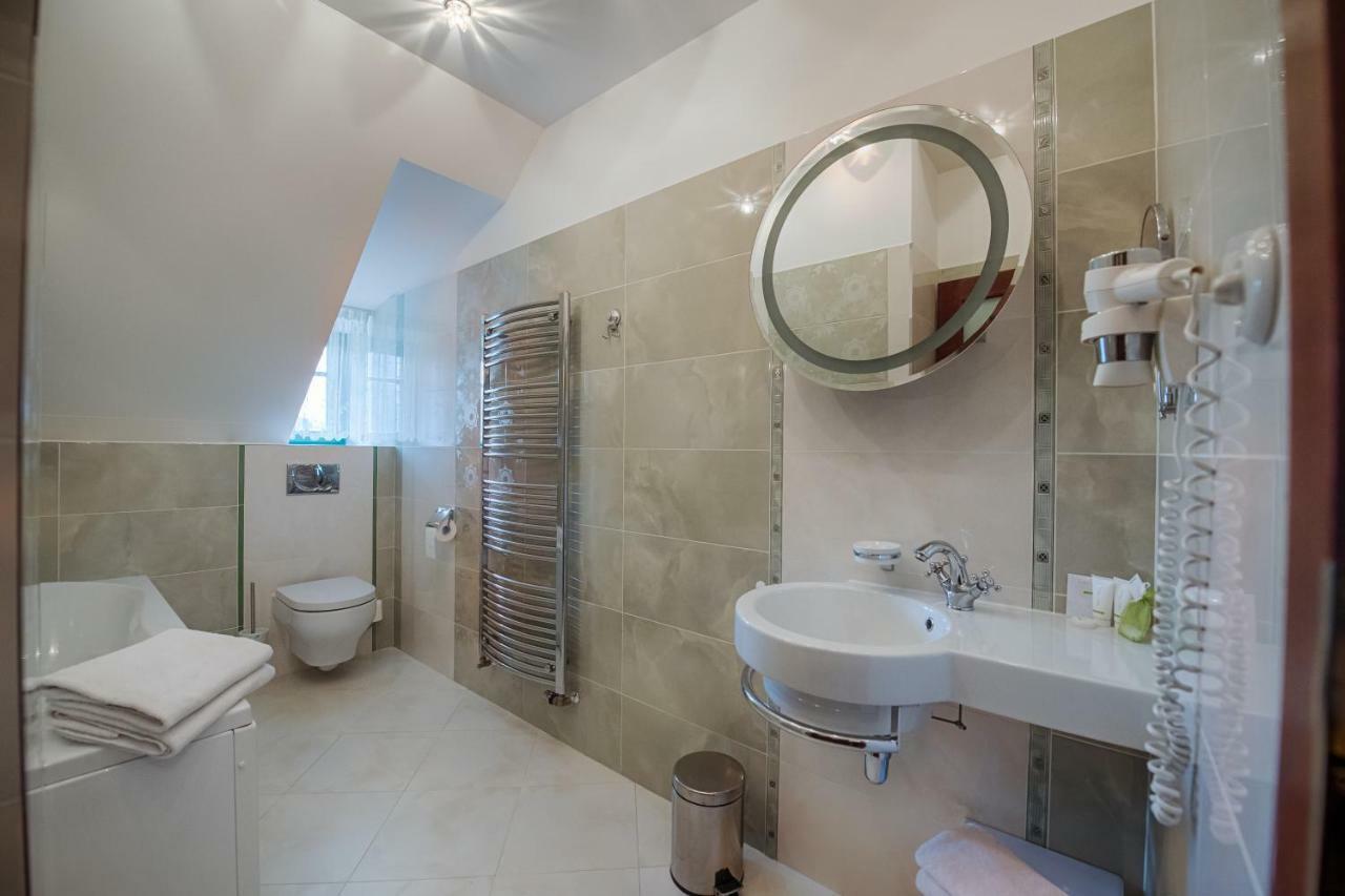 Hotel Zlaty Orel オストラヴィツェ エクステリア 写真