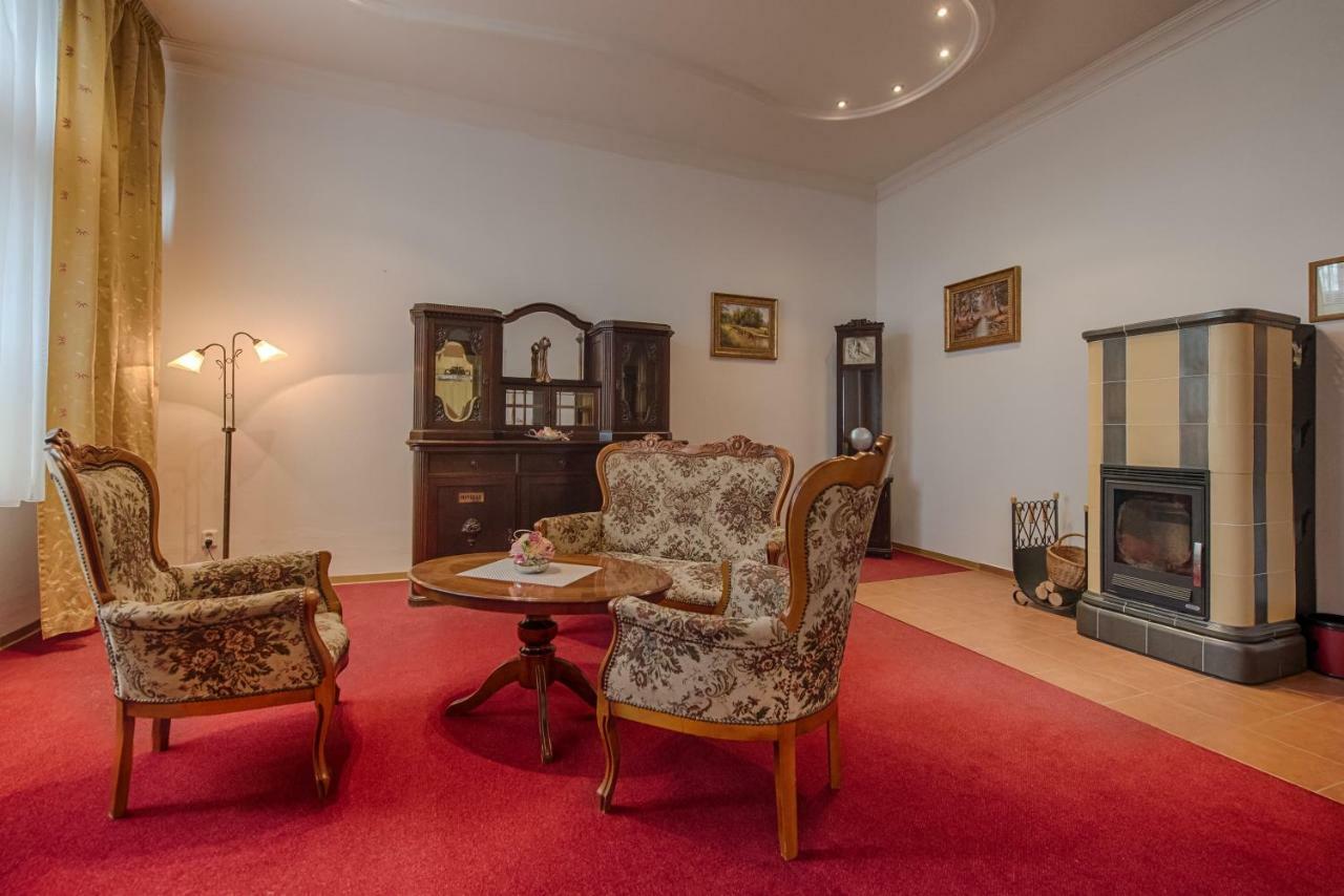Hotel Zlaty Orel オストラヴィツェ エクステリア 写真