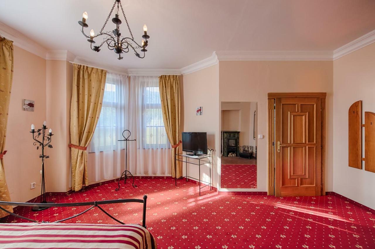 Hotel Zlaty Orel オストラヴィツェ エクステリア 写真