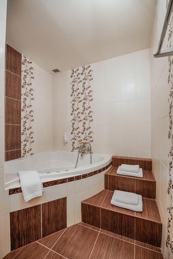Hotel Zlaty Orel オストラヴィツェ エクステリア 写真