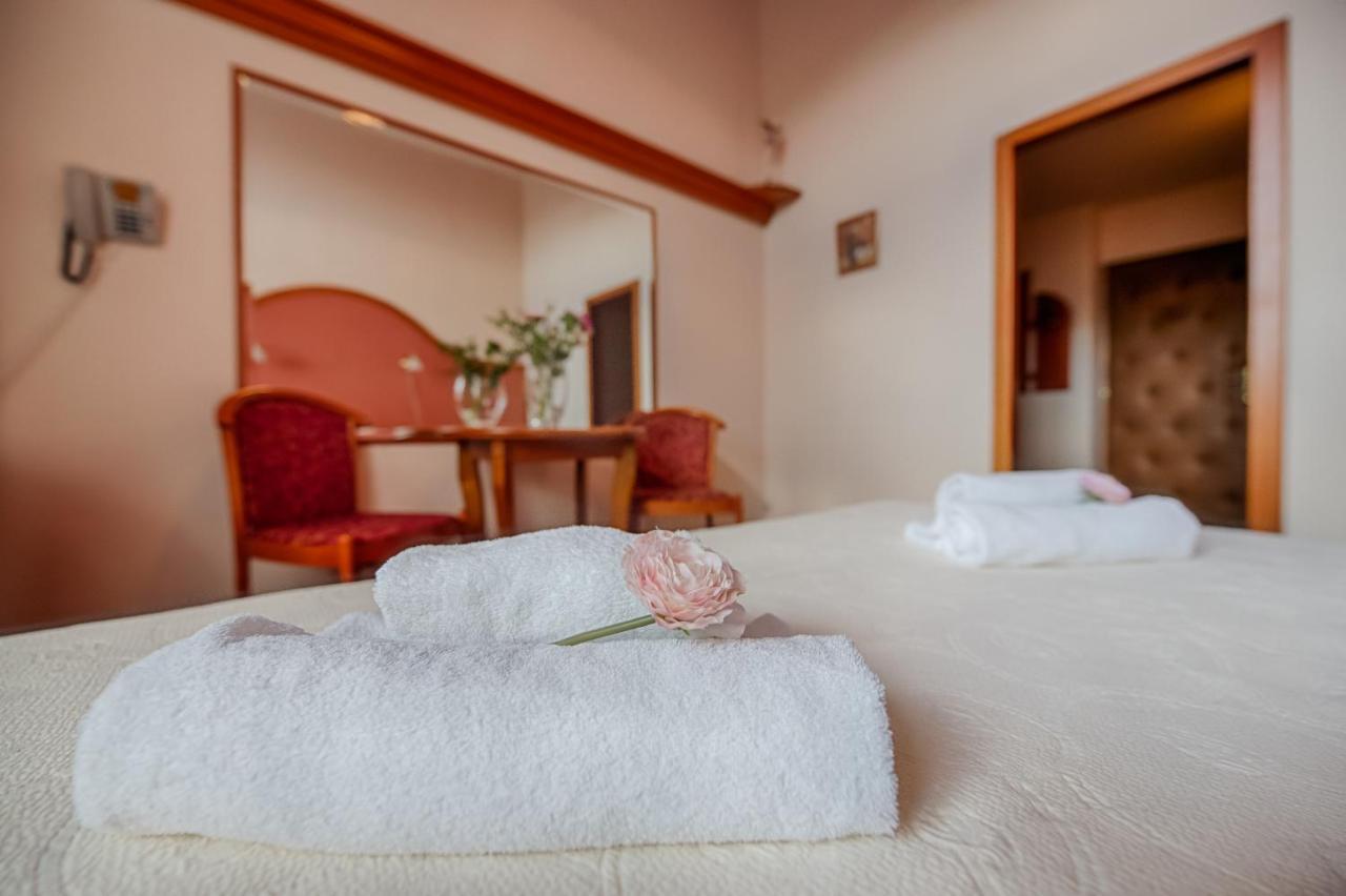 Hotel Zlaty Orel オストラヴィツェ エクステリア 写真